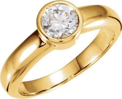 Anillo de Compromiso Solitario Redondo de Diamante Natural en Oro Amarillo de 14K