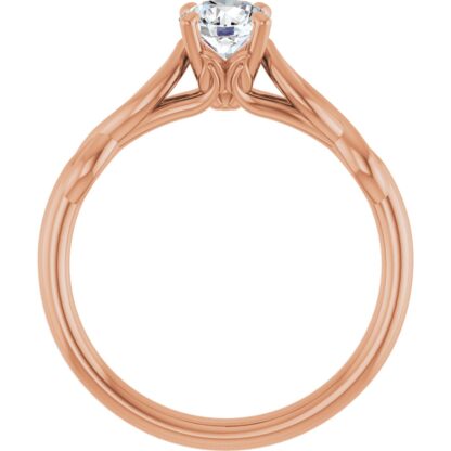 Anillo de Compromiso de Moissanita Redonda Forever One en Oro Rosa de 14K - Imagen 2